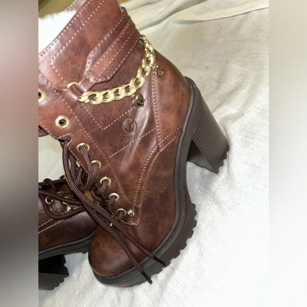 NWOT WOMANS GUESS BOOTIES - Picture 2 of 11